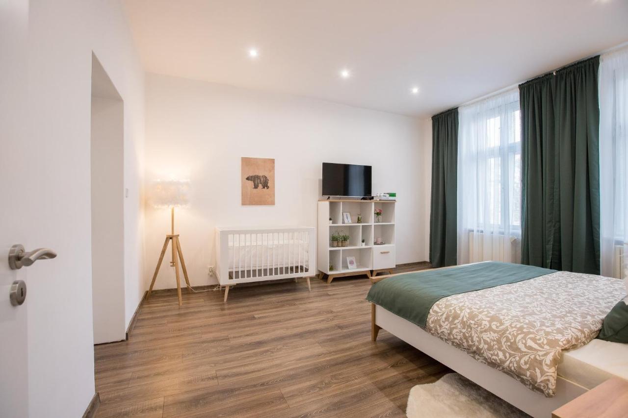 Family Apartment オストラヴァ エクステリア 写真