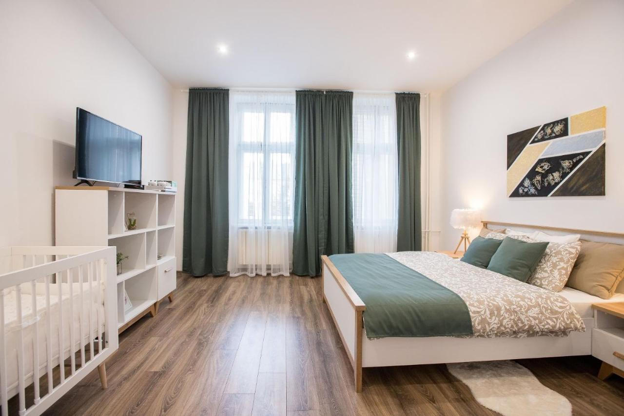 Family Apartment オストラヴァ エクステリア 写真