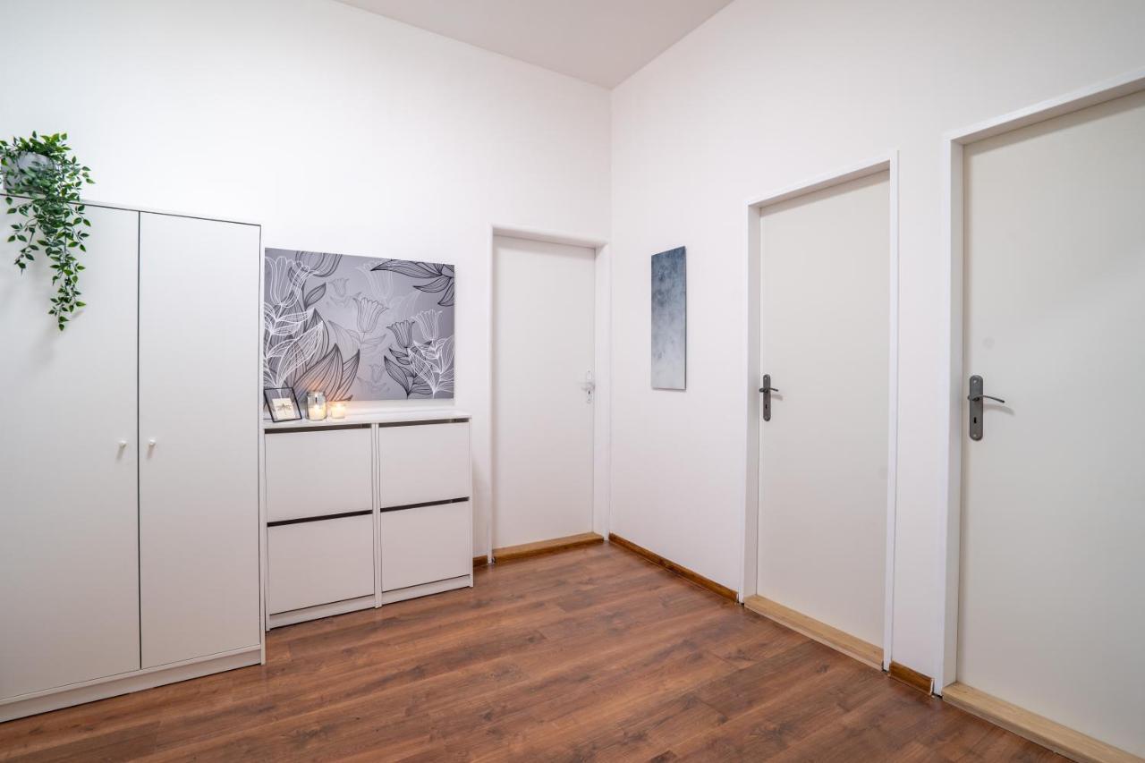 Family Apartment オストラヴァ エクステリア 写真